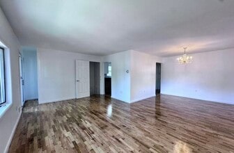 121 Egbert Ave, Unit 2nd floor in Staten Island, NY - Building Photo - Building Photo