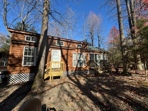 724 Monmouth Rd in Cream Ridge, NJ - Foto de edificio - Building Photo