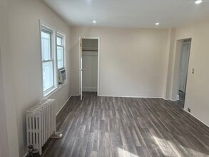 57 Vanderbilt Ave in Floral Park, NY - Foto de edificio - Building Photo