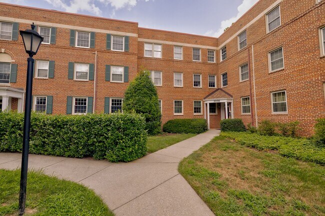 2236 Washington Ave in Silver Spring, MD - Building Photo - Building Photo