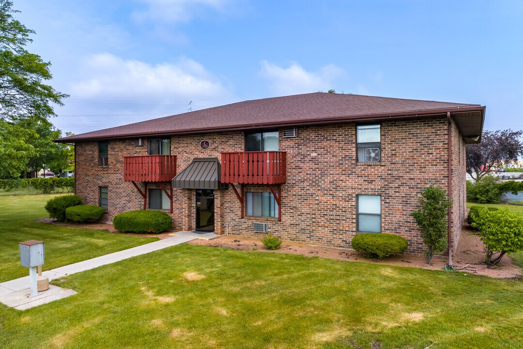 Fairway Apartments in Oshkosh, WI - Foto de edificio