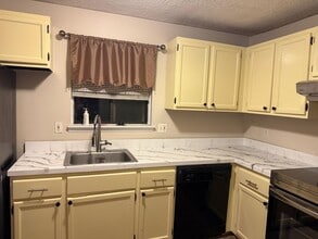309 High Path Rd in Windsor, CT - Building Photo - Building Photo