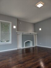 2525 E 72nd Pl in Chicago, IL - Foto de edificio - Building Photo