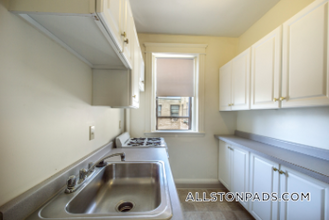 1152 Commonwealth Ave in Boston, MA - Building Photo - Building Photo