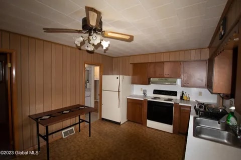 74 W 8th Ave in Gloversville, NY - Building Photo - Building Photo