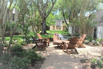 12625 Memorial Dr in Houston, TX - Building Photo - Building Photo