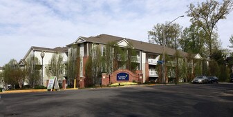 Camden Fair Lakes in Fairfax, VA - Building Photo