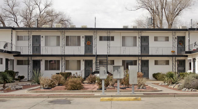 1033 Truman St SE in Albuquerque, NM - Foto de edificio - Building Photo