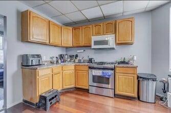 128 W 20th St in Bayonne, NJ - Building Photo - Building Photo