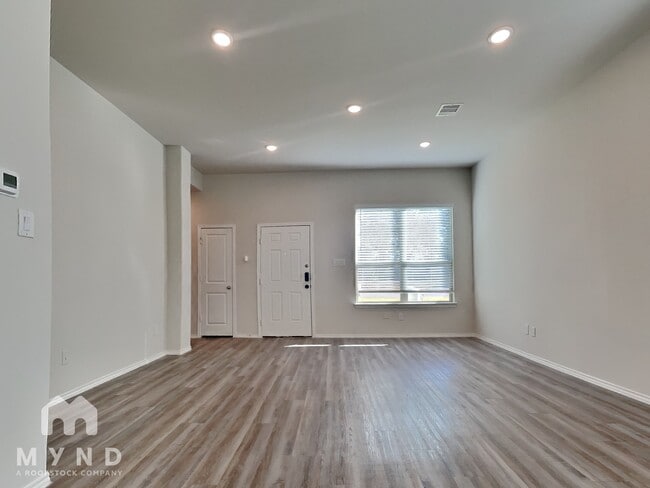 11731 Miller Cir in Conroe, TX - Foto de edificio - Building Photo