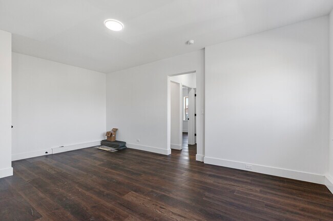 property at 1555 W Hollywood Ave