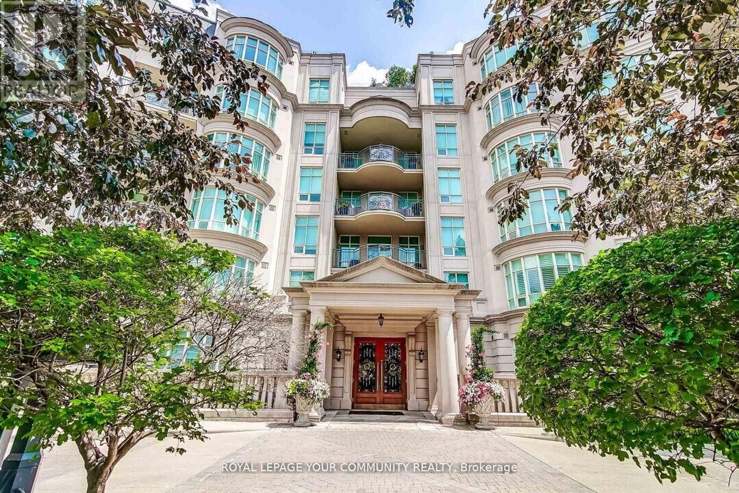 7071 Bayview Ave in Markham, ON - Building Photo