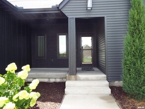 6745 Joseph Wy in Bettendorf, IA - Building Photo - Building Photo
