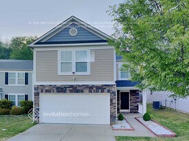 6121 Fazenda Drive in Charlotte, NC - Building Photo