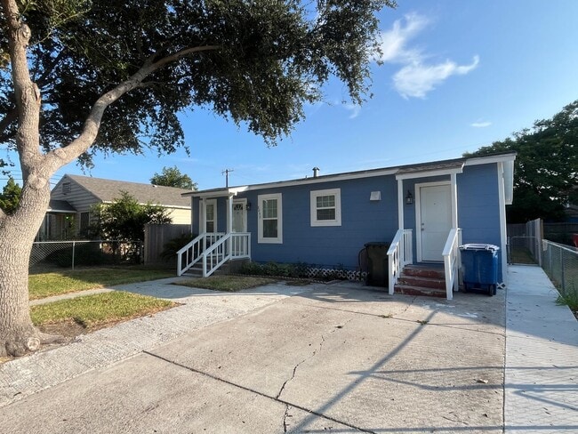 2037 Harvard St in Corpus Christi, TX - Building Photo - Building Photo