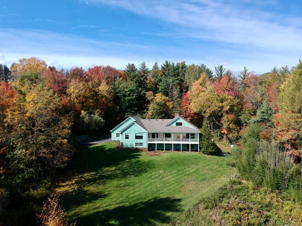 205 Arch Bridge Rd in Bethlehem, CT - Building Photo