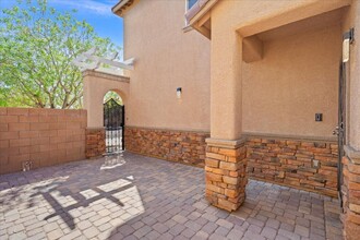 1001 Pebble Lake St in Henderson, NV - Foto de edificio - Building Photo