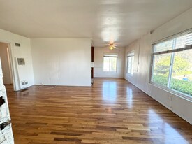 4800 Beverly Blvd in Los Angeles, CA - Building Photo