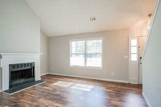 5355 Forest Downs Cir in College Park, GA - Building Photo - Building Photo