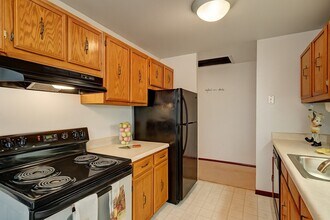 Sunset Ridge in Milwaukee, WI - Foto de edificio - Building Photo