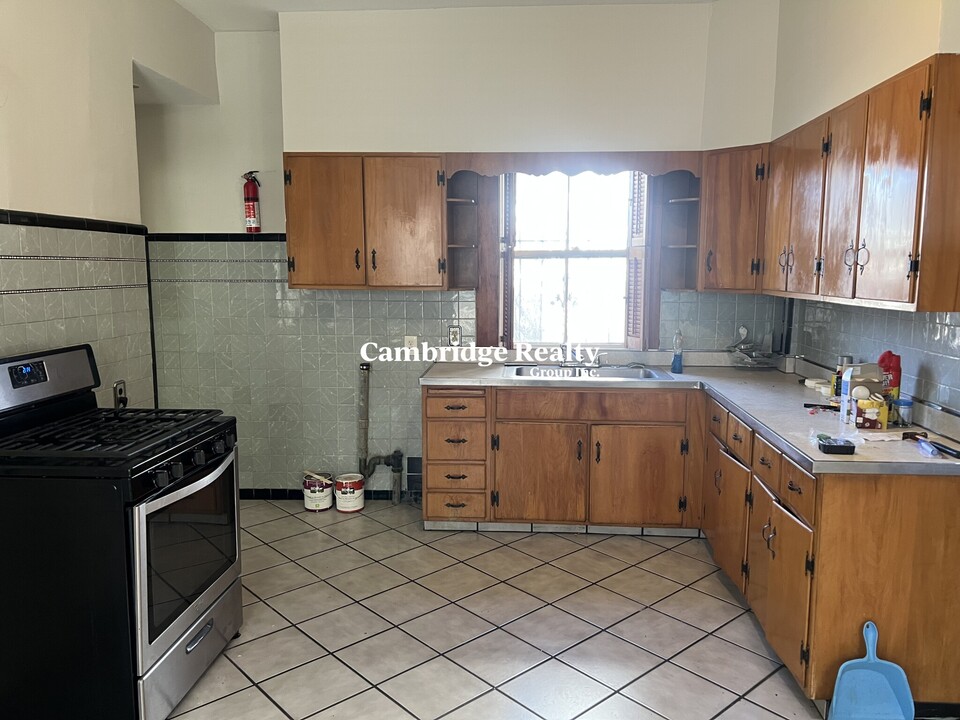 14 Cherry St, Unit A in Somerville, MA - Foto de edificio