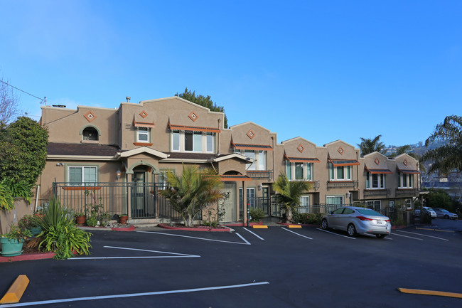 Hillside Gardens Apartments in El Cerrito, CA - Foto de edificio - Building Photo