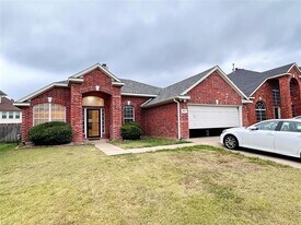 3531 Tamarack Dr in Grand Prairie, TX - Building Photo