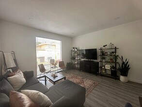 4330 Bowser Ave, Unit 202 in Dallas, TX - Foto de edificio - Building Photo