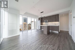 8 Gloucester St in Toronto, ON - Building Photo