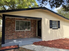 1110 NW 17th Ave in Chiefland, FL - Building Photo