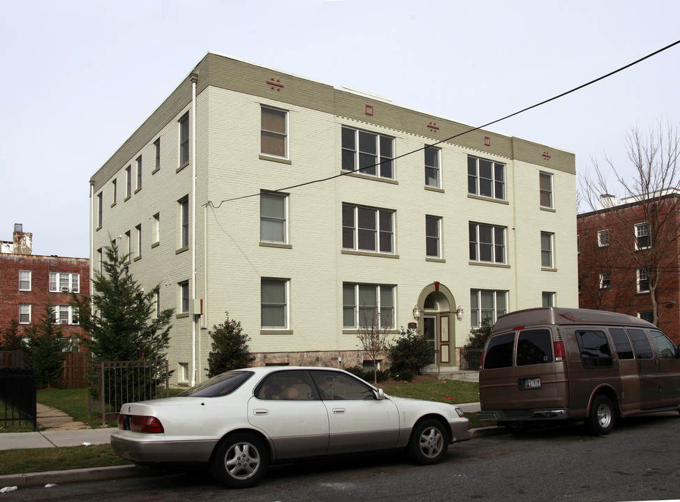 5040 1st St NW in Washington, DC - Building Photo