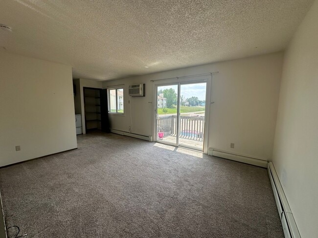 1525 12th St NW in Minot, ND - Building Photo - Building Photo