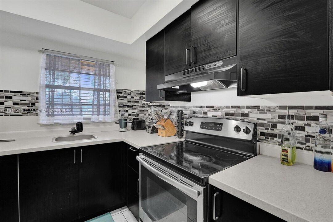 3530 NW 43rd Ave in Lauderdale Lakes, FL - Building Photo