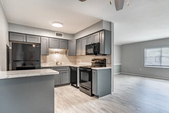 Bradenton Palms in Bradenton, FL - Foto de edificio - Interior Photo
