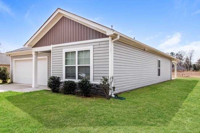 1217 Lakeshore Dr in Camden, SC - Building Photo - Building Photo