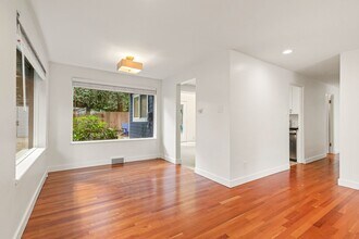 2955 72nd Ave SE in Mercer Island, WA - Building Photo - Building Photo