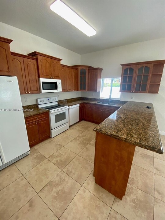 2485 W 5th Ct in Hialeah, FL - Building Photo