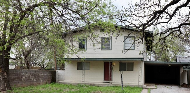 703 Booker St, Unit 705 in Brownwood, TX - Building Photo - Building Photo