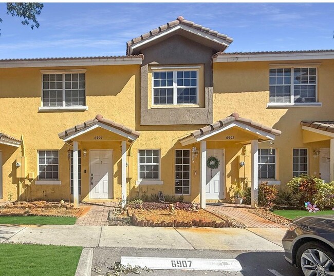 property at 6907 Sienna Club Pl