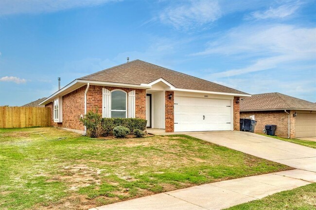 9905 Summerhill Ln in Yukon, OK - Building Photo - Building Photo