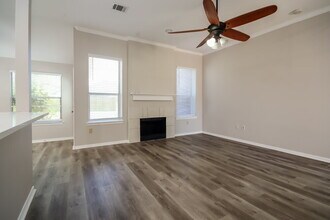 13553 Miller Ln in Willis, TX - Building Photo - Building Photo