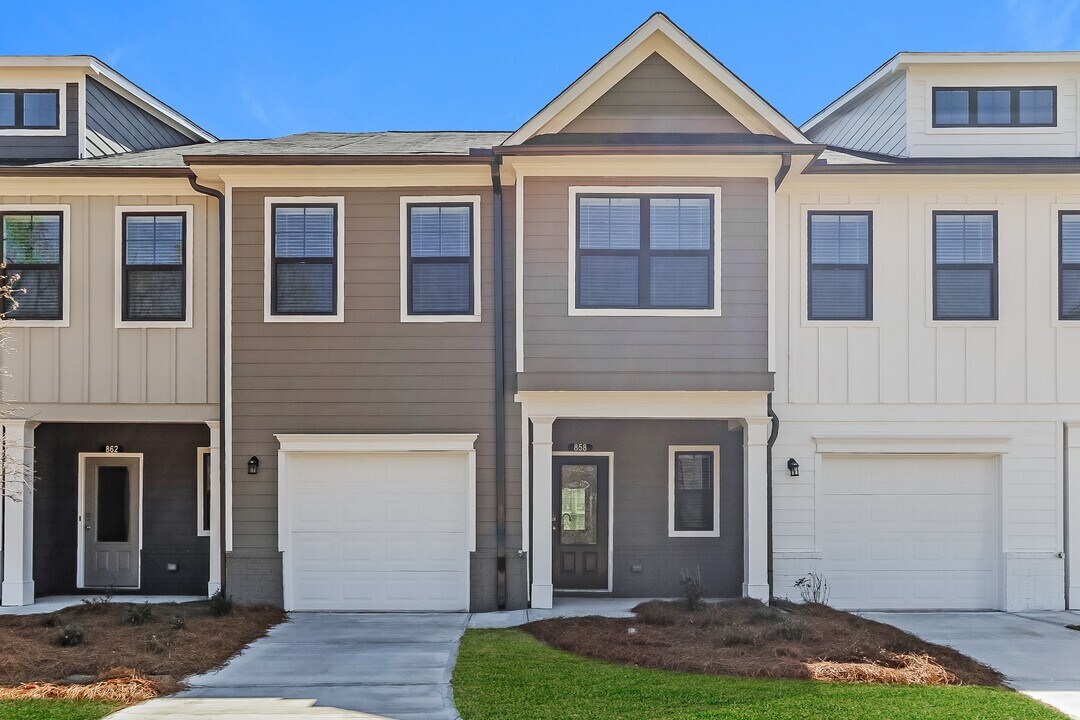 858 Calvin Park Dr in Ball Ground, GA - Building Photo