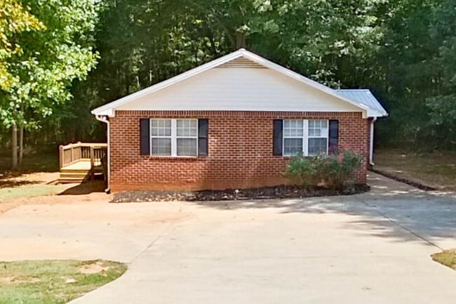 property at 100 Beaver Pointe Dr