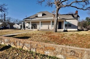 814 W Ball St in Weatherford, TX - Building Photo