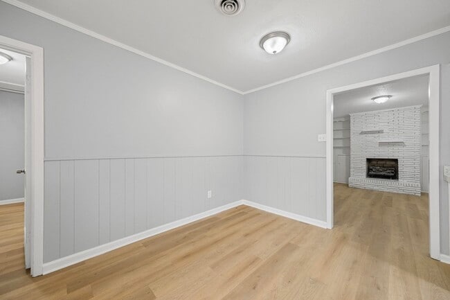 995 Avon Rd