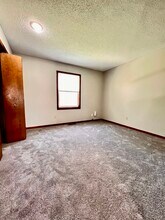 1220 SE 8th St in Lee's Summit, MO - Foto de edificio - Building Photo