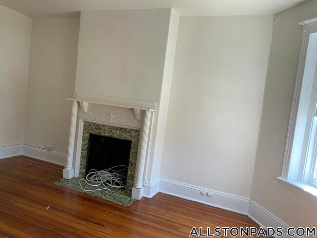 1377 Commonwealth Ave in Boston, MA - Building Photo - Building Photo