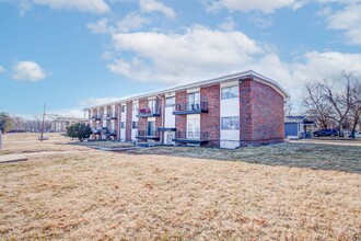 603-605 E 11th Ave in Emporia, KS - Foto de edificio - Building Photo