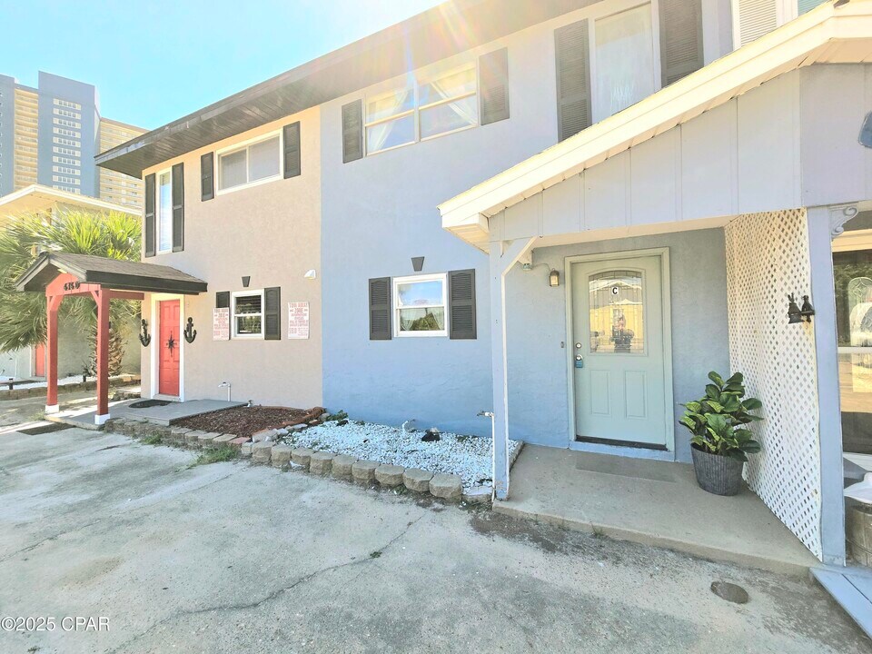 636 W Caladium Cir in Panama City Beach, FL - Foto de edificio