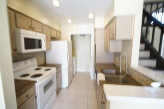 8263 Sands Point Dr in Houston, TX - Building Photo - Building Photo